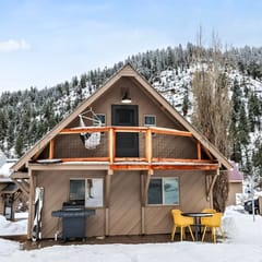 Pine unit 2 Butte view-creek-big yard-dog friendly 10 minutes DT Durango!